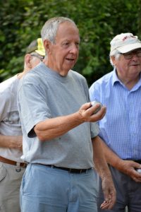 petanque throwing